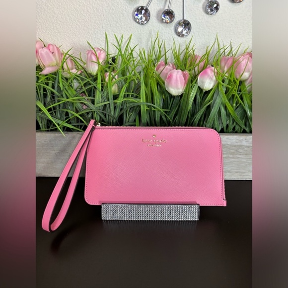 Handbags - Kate Spade NWT Lucy Medium L-Zip Pink Wristlet